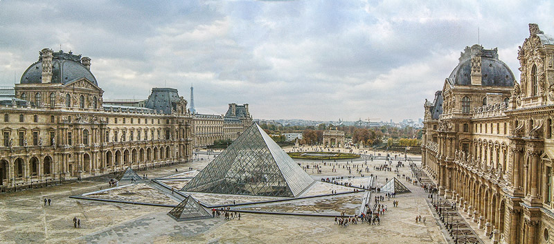 Gloomy Sunday at the Louvre