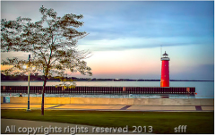 Tom_Hughes_Kenosha_Lighthouse_at_Dusk
