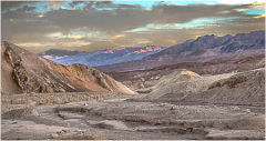 Sunrise_at_Mule_Team_Canyon